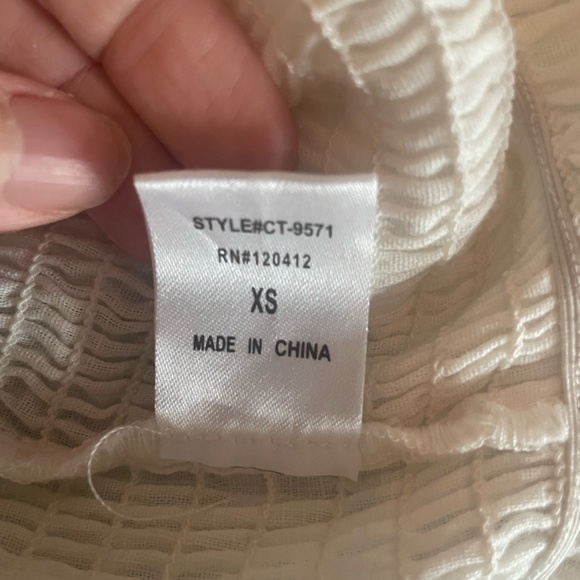 White top long sleeve - Picture 2 of 5